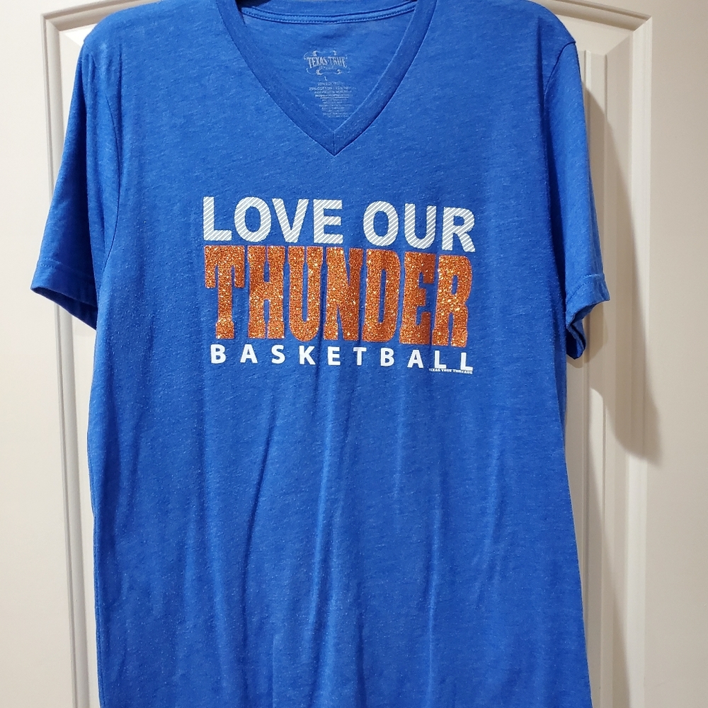 🎈2for$10🎈OKC Thunder shirt.  Large.
